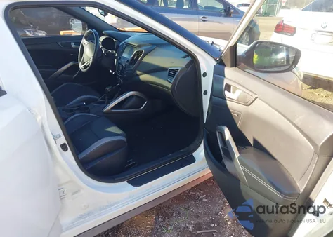 2016 Hyundai Veloster Turbo z USA, uszkodzony, nr VIN KMHTC6AE6GU293273